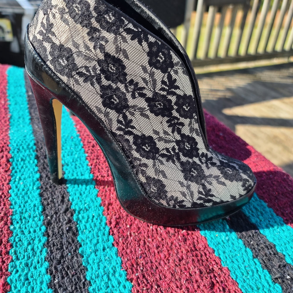 Lace booties - Picture 2 of 3